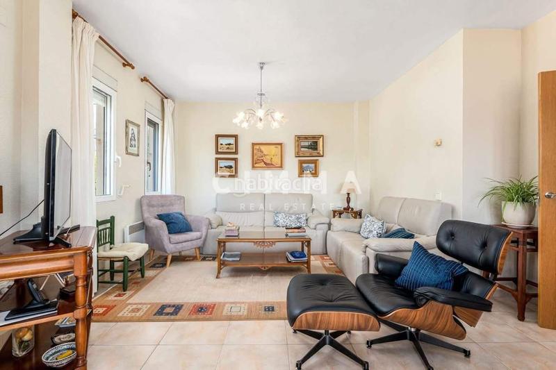 Foto 9e1c69c2-a724-4432-b784-62342065fbec. Chalet avec parking dans Varadero Nucia (la)