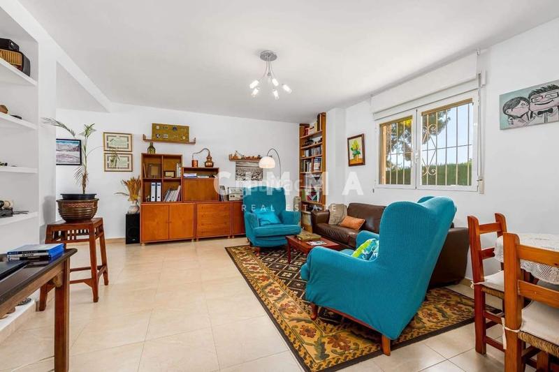 Foto f1d6ff90-745b-4db1-96ec-eb0206d09e28. Chalet avec parking dans Varadero Nucia (la)