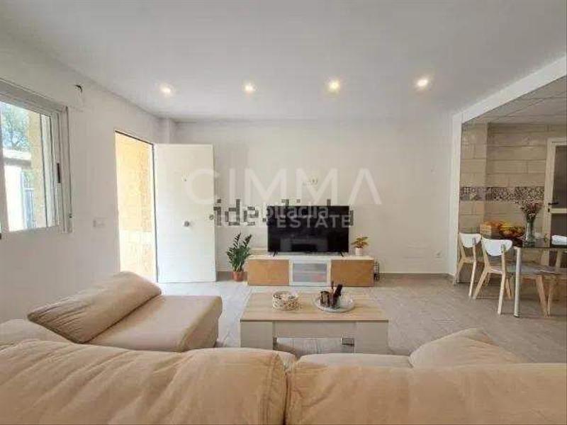 Foto e134529d-e6a2-4504-be8c-0a36096baf71. Chalet con parcheggio in Montebello - Nou Espai Nucia (la)