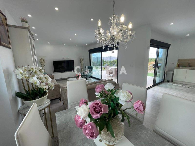 Foto 09f8387f-e281-457f-ae90-0c91ae5ed1e1. Alquiler chalet exquisita villa nueva en alfaz del pi en Alfàs del Pi (l´)