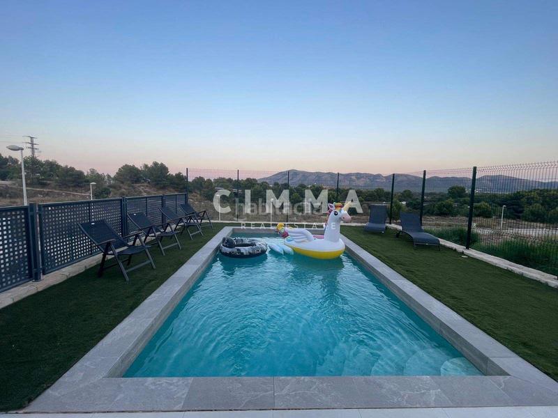 Foto 26b56f26-8987-47a1-a56b-2fdd1f05a3a2. Location chalet avec parking dans Escandinavia-Cautivador Alfàs del Pi (l´)