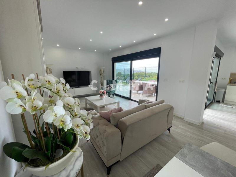 Foto d19c4773-b1af-4125-a5bd-6a3ce291703a. Location chalet avec parking dans Escandinavia-Cautivador Alfàs del Pi (l´)