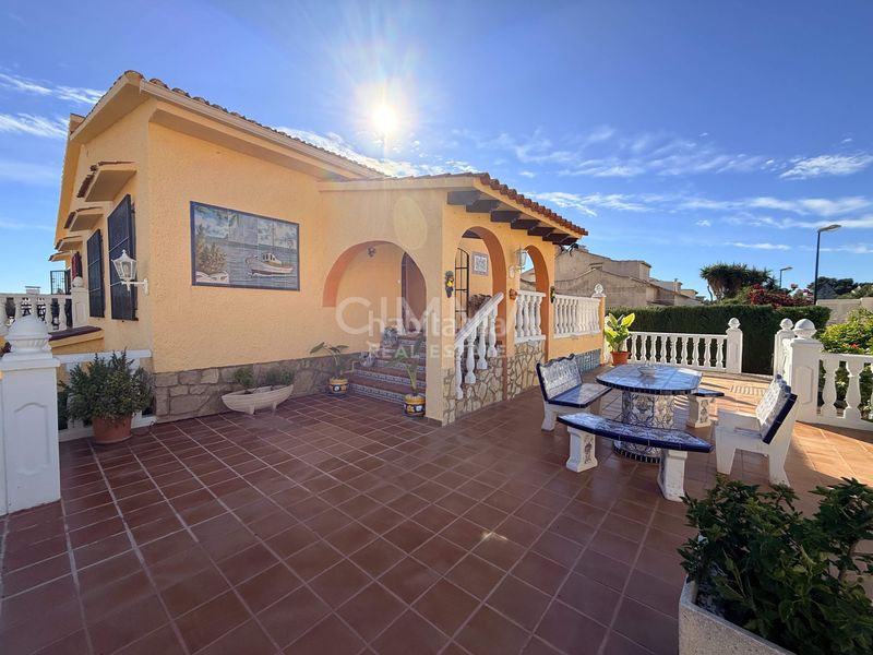 Foto 8fbd5a3e-b6c9-4669-b6b6-9d2917753d6b. Xalet amb aparcament piscina a Coloma Nucia (la)