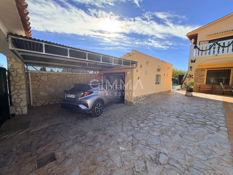 Foto a9b27d72-4eb0-4268-90d6-6d572a9a750f. Xalet amb aparcament piscina a Coloma Nucia (la)