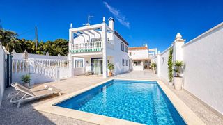 Xalet en Coloma. Chalet independiente con barbacoa