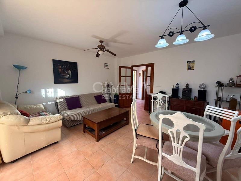 Foto 6b31d57e-ef6e-49d1-918d-e58cd4e5bb0f. Reihenhaus mit parking in Montebello - Nou Espai Nucia (la)