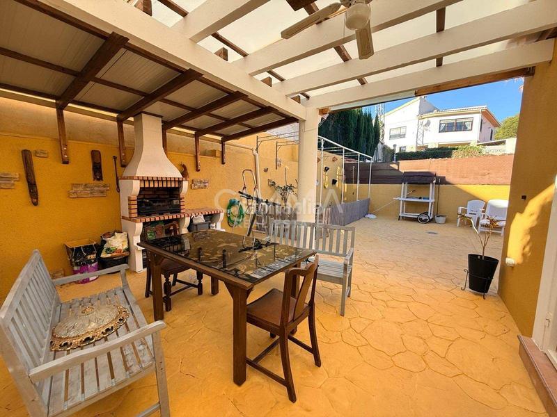 Foto 72ceea98-f9ad-489a-b8a7-2faedef79cad. Reihenhaus mit parking in Montebello - Nou Espai Nucia (la)