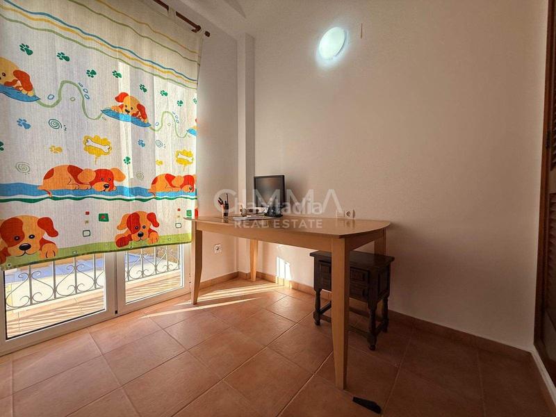 Foto b83c2c3f-5fde-4f24-8335-c55ede452b05. Reihenhaus mit parking in Montebello - Nou Espai Nucia (la)