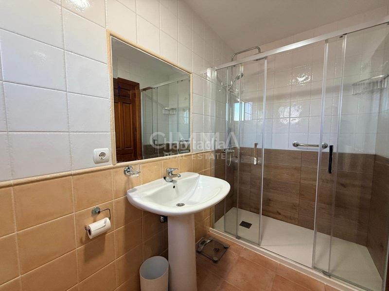 Foto bf82cc77-cc56-4eab-aea3-d8aee9a50d17. Reihenhaus mit parking in Montebello - Nou Espai Nucia (la)