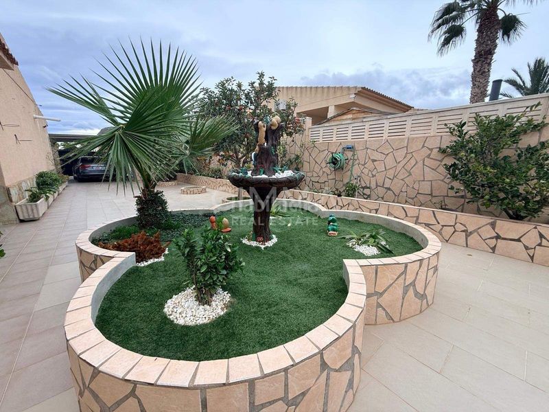Foto 64aaa1d8-f5b8-4a6e-91e6-34622f55a249. Xalet amb calefacció aparcament piscina a Coloma Nucia (la)