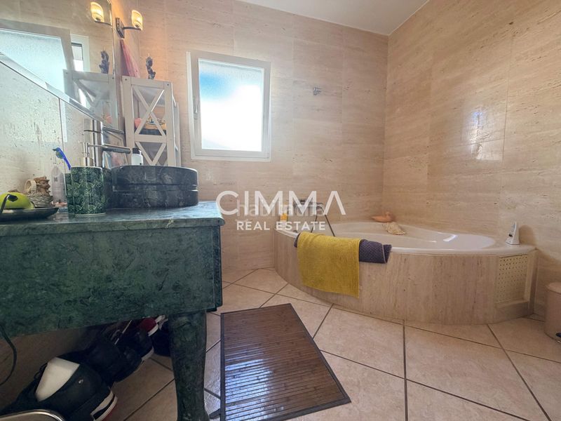 Foto 0c4e3d86-7375-44ea-9100-5c4079cfa8fe. Xalet amb aparcament a Coloma Nucia (la)
