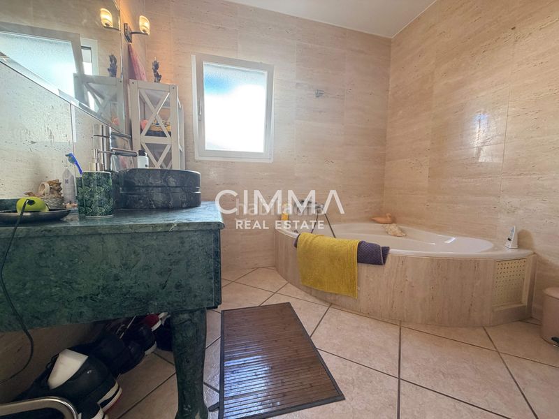 Foto 1a1f47e3-2fee-480c-840f-6cf486a44fa3. Xalet amb aparcament a Coloma Nucia (la)