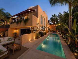 Xalet en Coloma. Exclusivo chalet en la nuc�a, ideal para entrar a vivir
