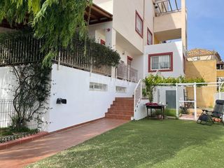 Casa aparellada a Carrer Barbados