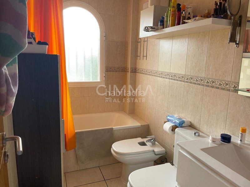 Foto 5163aa59-5e64-4d16-9961-77b959367472. Casa aparellada amb aparcament a Coloma Nucia (la)