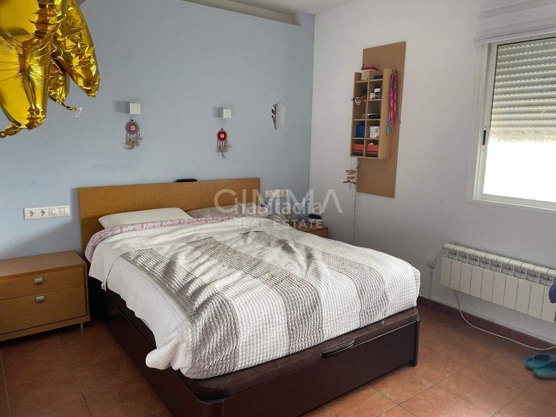 Foto 884be737-ed49-42b2-bdd7-9c751017a70d. Casa aparellada amb aparcament a Coloma Nucia (la)