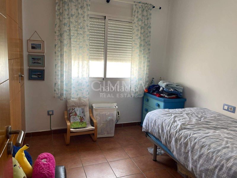 Foto 8b964455-d9ff-4465-bdd2-fe05073ad730. Casa aparellada amb aparcament a Coloma Nucia (la)