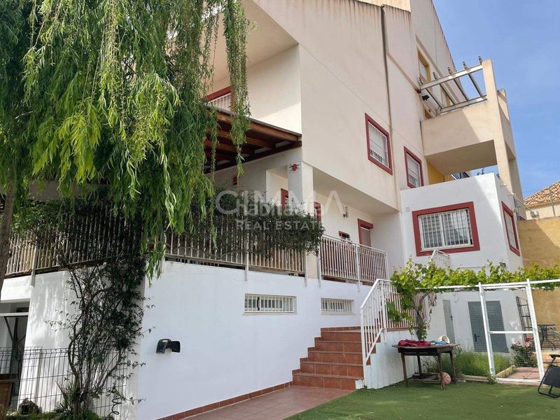 Foto 9da4d364-36b9-487e-8425-d076c31c88ea. Casa aparellada amb aparcament a Coloma Nucia (la)