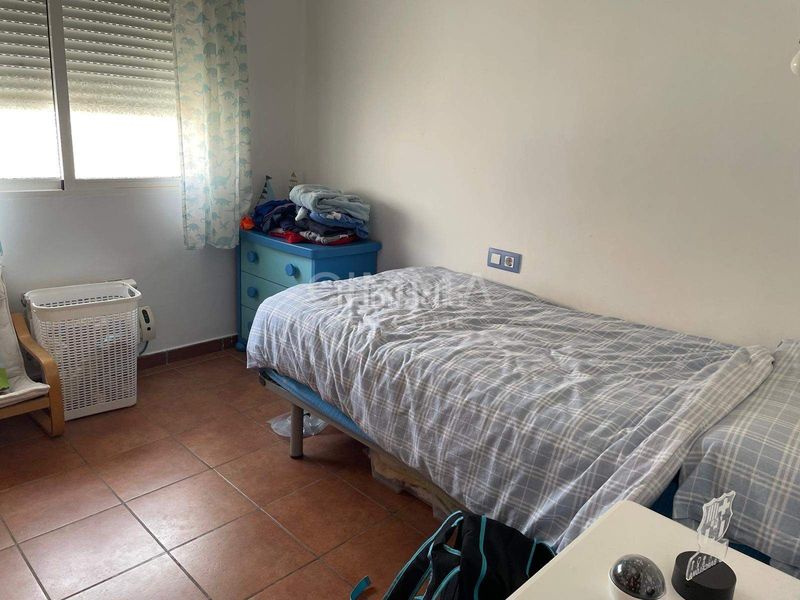 Foto a2f15182-558a-452a-90e7-2df6e09ec49b. Casa aparellada amb aparcament a Coloma Nucia (la)