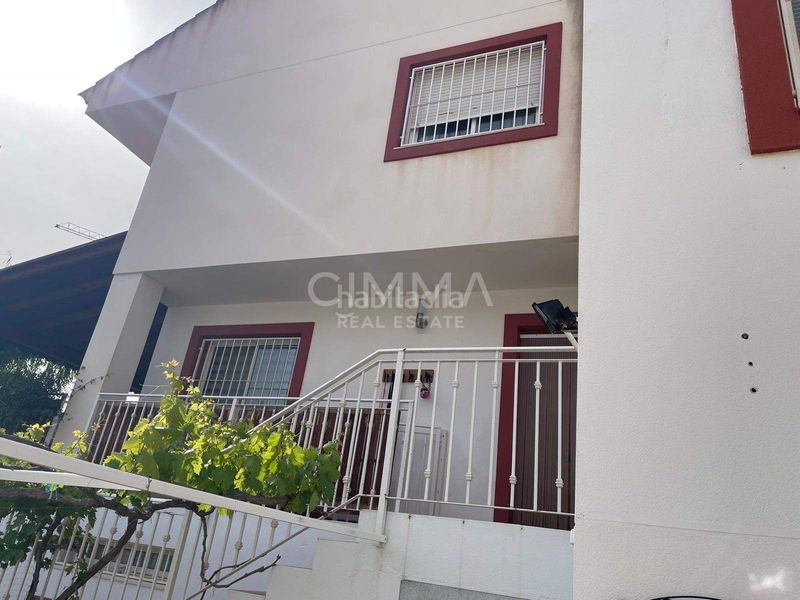 Foto d363adaf-db90-4e71-b035-fc4ae9561832. Casa aparellada amb aparcament a Coloma Nucia (la)