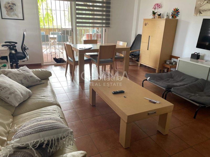 Foto d603e9a8-9037-4f46-bf59-c17858d7385a. Casa aparellada amb aparcament a Coloma Nucia (la)