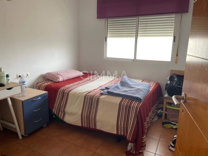 Foto df43ae7f-3291-47d5-ac80-131df0fbbf61. Casa aparellada amb aparcament a Coloma Nucia (la)