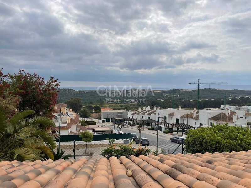 Foto 4892f472-9d7b-41d8-a769-5393c2cfccbc. Casa amb aparcament piscina a balcón de ponoig - Polop paradis - Polop hills Polop