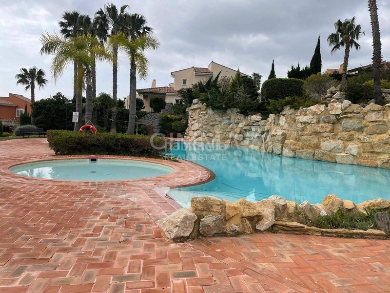 Foto 80a6d012-ebe9-42b4-bdd5-dd2c5427d50b. Casa amb aparcament piscina a balcón de ponoig - Polop paradis - Polop hills Polop