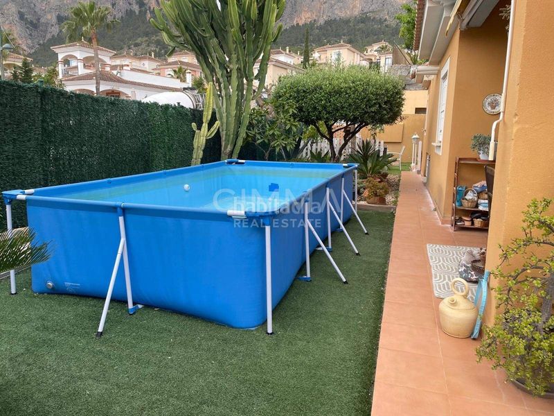 Foto 897989bd-bffd-4c21-aa52-c1028a072f3f. Casa amb aparcament piscina a balcón de ponoig - Polop paradis - Polop hills Polop