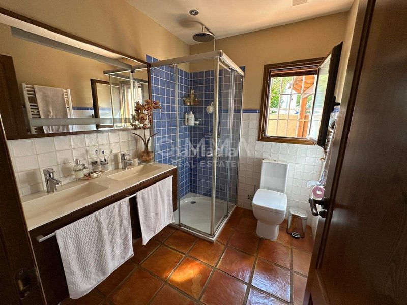 Foto 95140848-c7f0-48a9-a8dd-9f6caccdbd8b. Xalet amb calefacció aparcament piscina a Coloma Nucia (la)