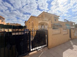 Casa adossada  Calle calle murillo. Chalet independiente con gran parcela en la nucía