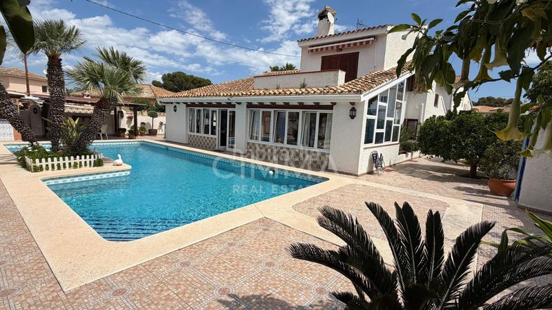 Foto f1a806bf-b8fa-4c37-9720-4f3cfd69f871. Xalet amb calefacció aparcament piscina a Rincón Bajo Benidorm