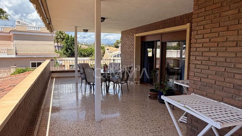 Foto afbc6bc1-2d04-4141-a59d-e8724d6b8f57. Xalet amb calefacció aparcament piscina a Rincón Bajo Benidorm