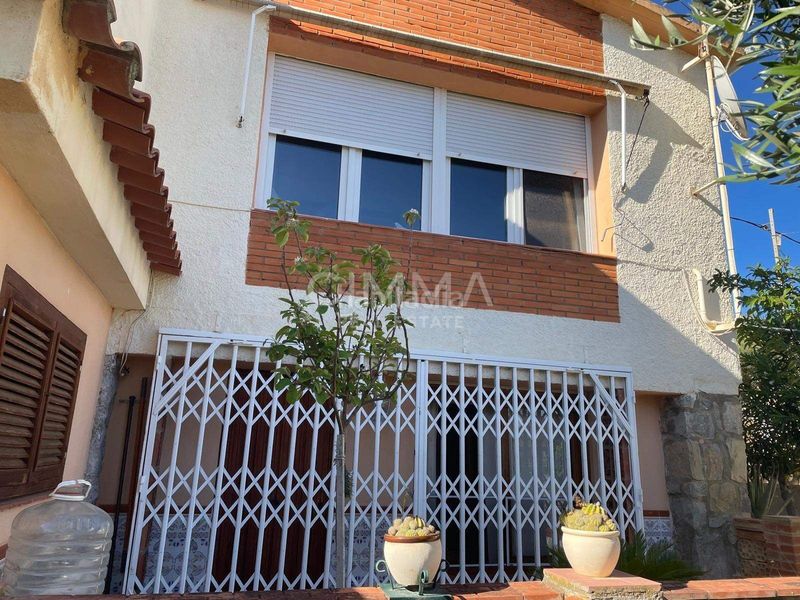 Foto 38b14335-0e1e-41d1-b1e7-d7a92dcc3cec. Casa amb aparcament a Barranco Hondo Nucia (la)