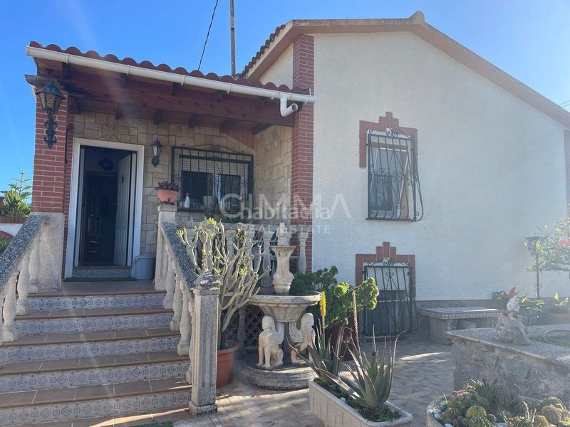 Foto 3d29a4b1-2d77-4832-8116-f543432ee100. Casa amb aparcament a Barranco Hondo Nucia (la)