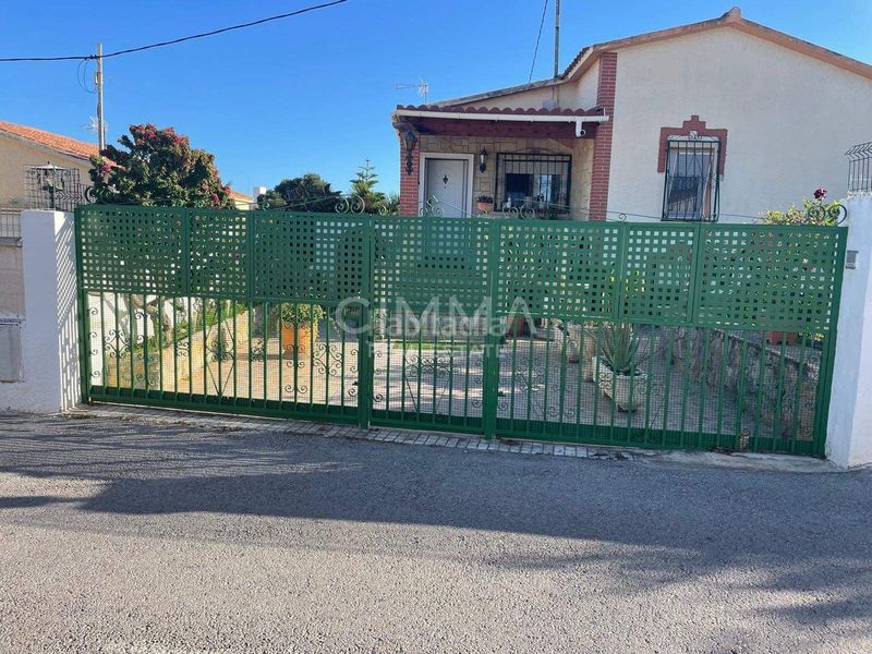 Foto 542faf7d-e1b0-4e3b-a7f9-b834ac4a85f7. Casa amb aparcament a Barranco Hondo Nucia (la)