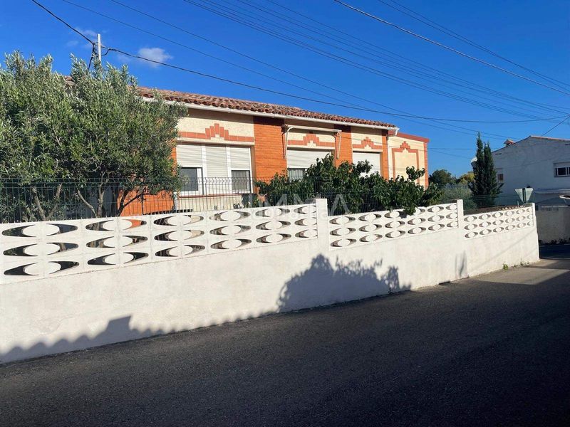 Foto f8abf7f1-2c2a-41fc-a12b-6c2c3284a8ee. Casa amb aparcament a Barranco Hondo Nucia (la)