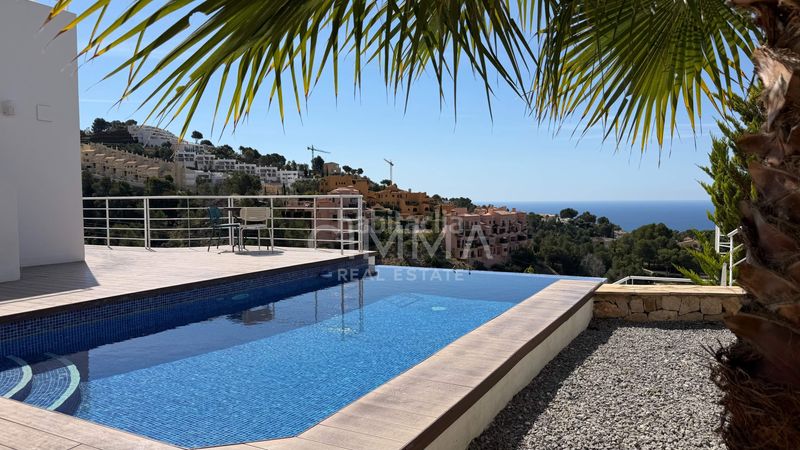 Foto 49122b0d-1575-41ba-88b3-f088796e3179. Xalet amb calefacció aparcament piscina a Altea la vella Altea