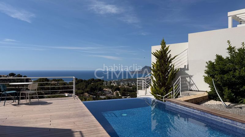 Foto ad280517-293e-4af4-80d0-222713f412cc. Xalet amb calefacció aparcament piscina a Altea la vella Altea