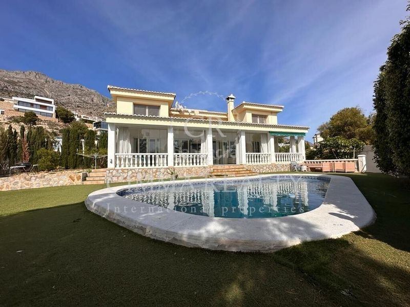 Foto 1cbe0eb8-3fa5-4755-8a7d-948f0ff3c5da. Xalet amb calefacció aparcament piscina a Altea la vella Altea