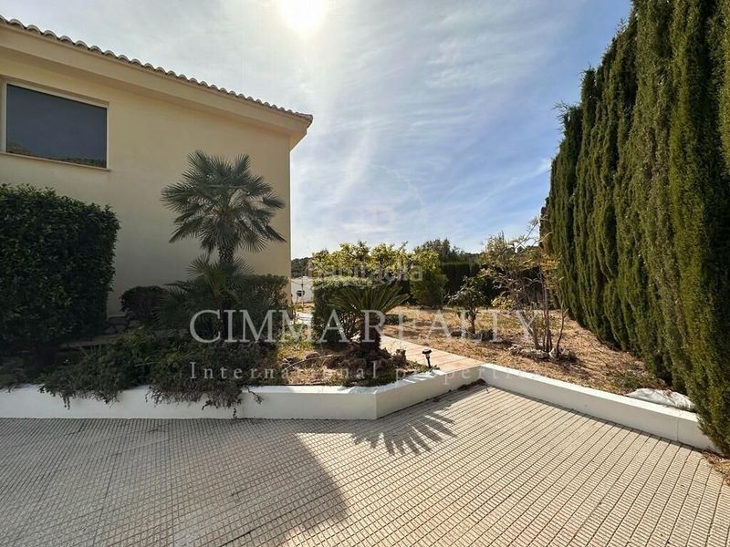 Foto e693e3c6-afed-4959-8ec4-e8e80b2ef605. Xalet amb calefacció aparcament piscina a Altea la vella Altea