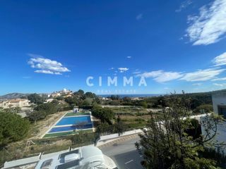 Casa adossada a Coloma. Acogedor adosado en la nucía con piscina y parking