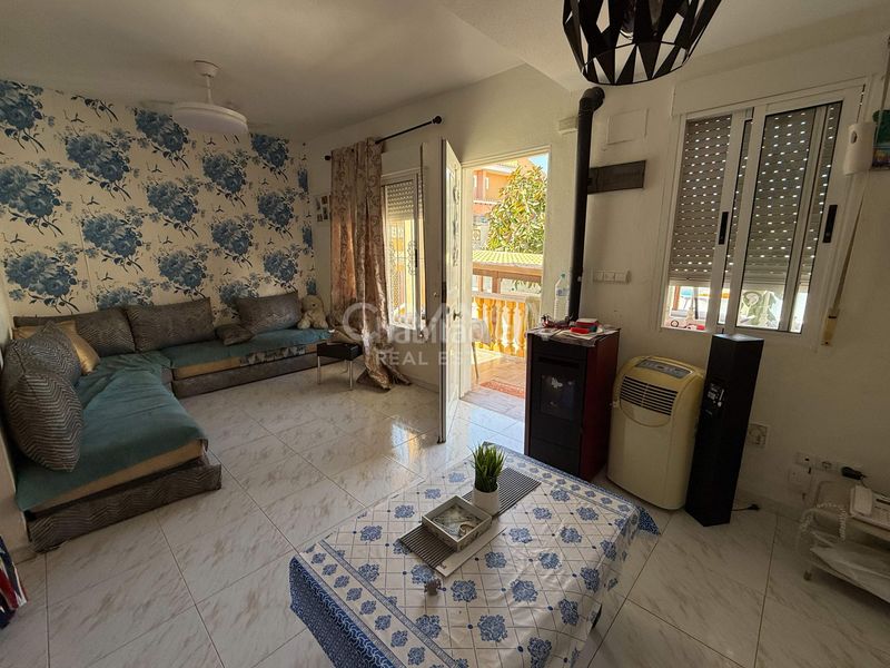 Foto 01a8e7e3-c764-46a6-b4a8-3274ea5b5d57. Casa aparellada amb calefacció aparcament piscina a Nucia (la)