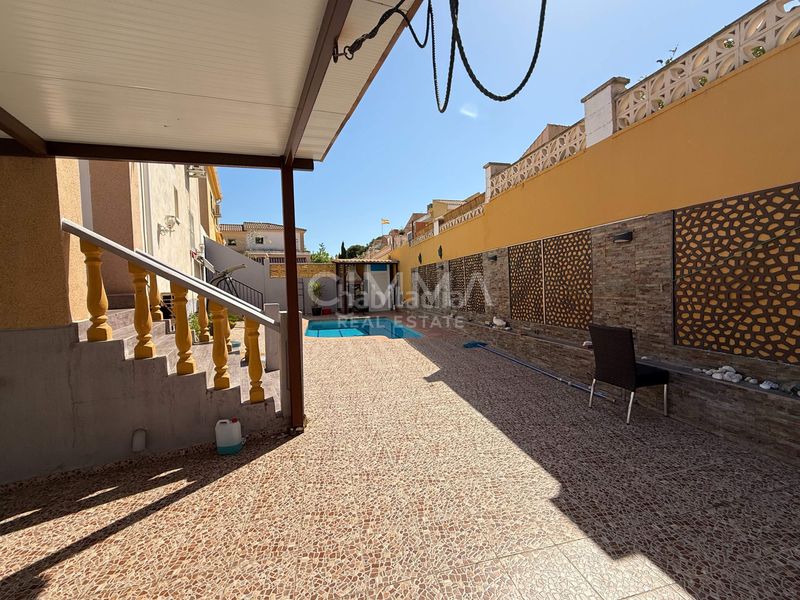 Foto 40790409-329b-40c0-bd56-f96f1fea560e. Casa aparellada amb calefacció aparcament piscina a Nucia (la)