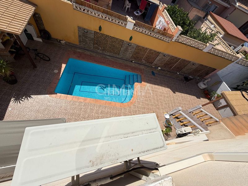 Foto a9d70f77-c199-4fa5-9dce-514c49531abd. Casa aparellada amb calefacció aparcament piscina a Nucia (la)