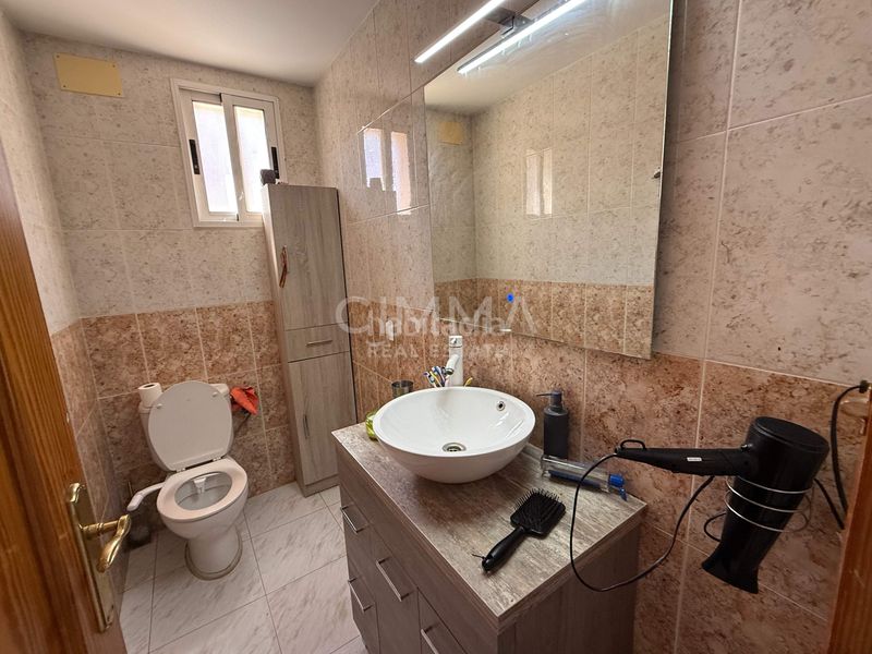 Foto c4308f80-fd0f-48d7-9fd9-db6f87f6834e. Casa aparellada amb calefacció aparcament piscina a Nucia (la)