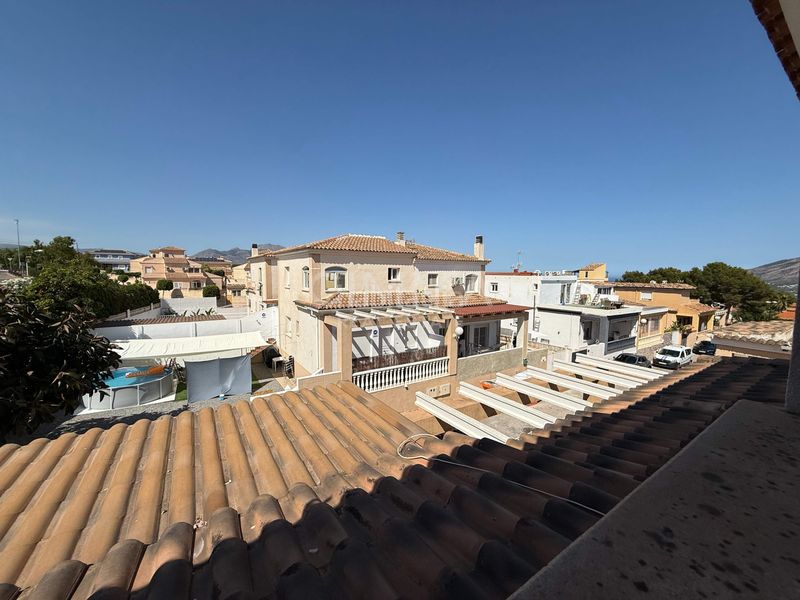 Foto ec67d087-ce2e-42f3-8c7c-8572772d8f84. Casa aparellada amb calefacció aparcament piscina a Nucia (la)