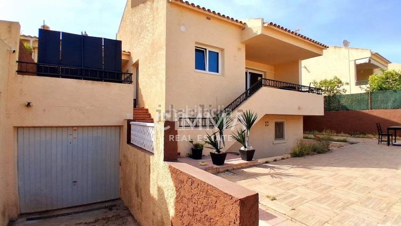 Foto 378e1022-6256-4a29-bb6f-b4868a2551f9. Casa adossada amb aparcament a Coloma Nucia (la)