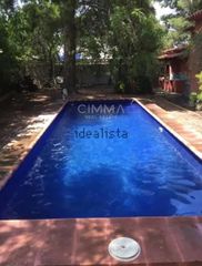 Chalet à Coloma. Chalet independiente con piscina