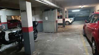 Parking coche en Carrer de simancas 2. Parking para coche grande en calle simancas num 2